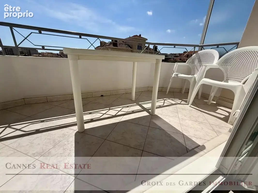 Cannes – Petit Juas  2 pièces traversant avec terrasse et vue mer - photo 4