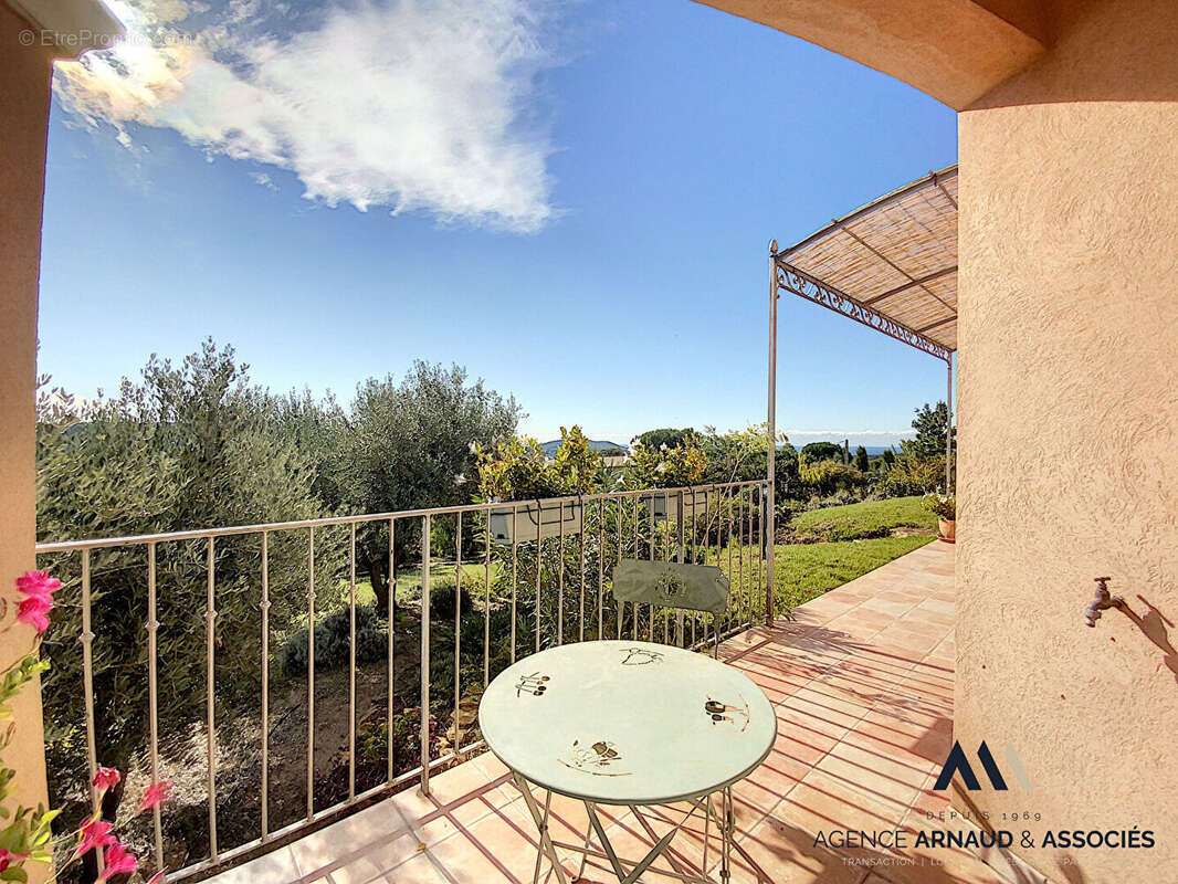 Villa T4 - 137m² avec un garage double de 41m² - photo 10