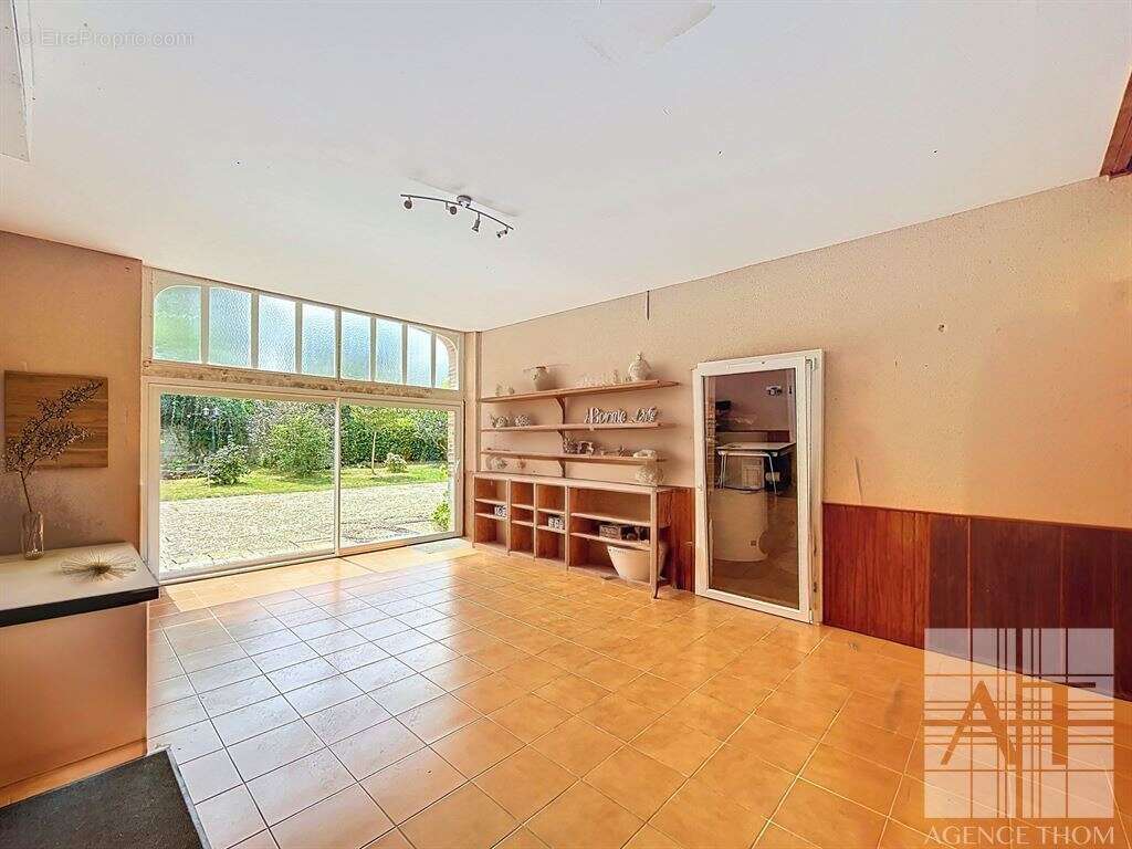 Maison à LONGUEFUYE