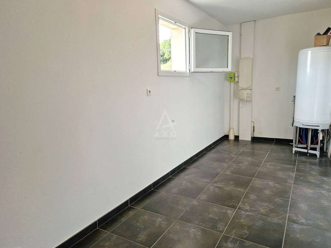 Maison contemporaine de 98m2  3 chambres  Garage de 58 m²  Terrain de plus de 2 000 m² - photo 7