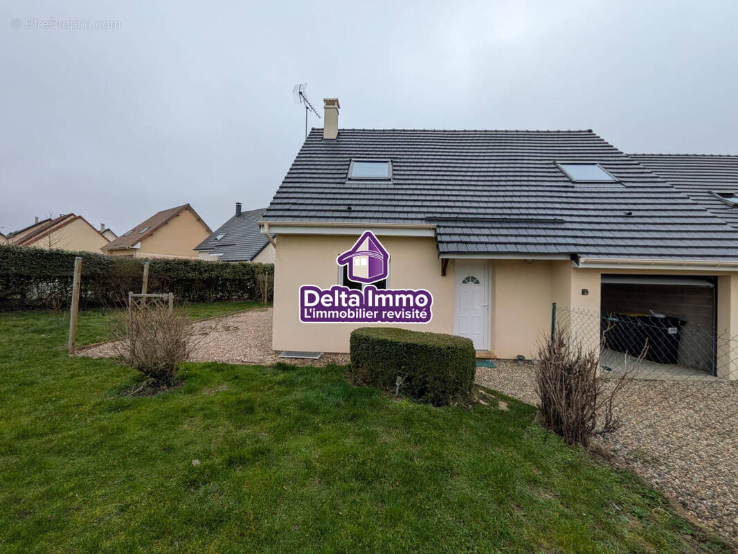 Maison à SAINT-SEBASTIEN-DE-MORSENT