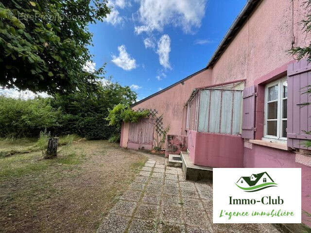 Maison à SAINT-LEGER-DE-FOUGERET