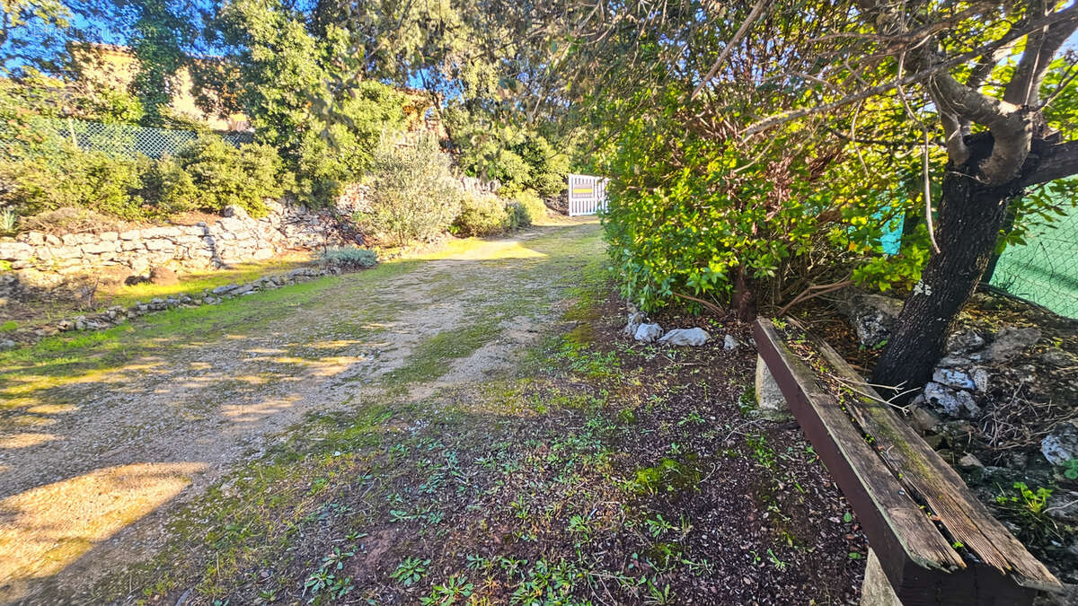 Maison à SAINTE-ANASTASIE-SUR-ISSOLE