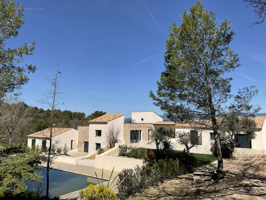 Maison à LE PUY-SAINTE-REPARADE