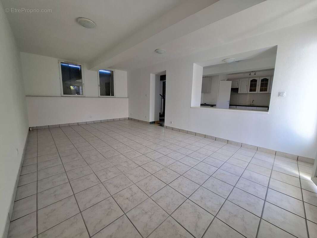 Maison 93 m² à Doucelles  - photo 9