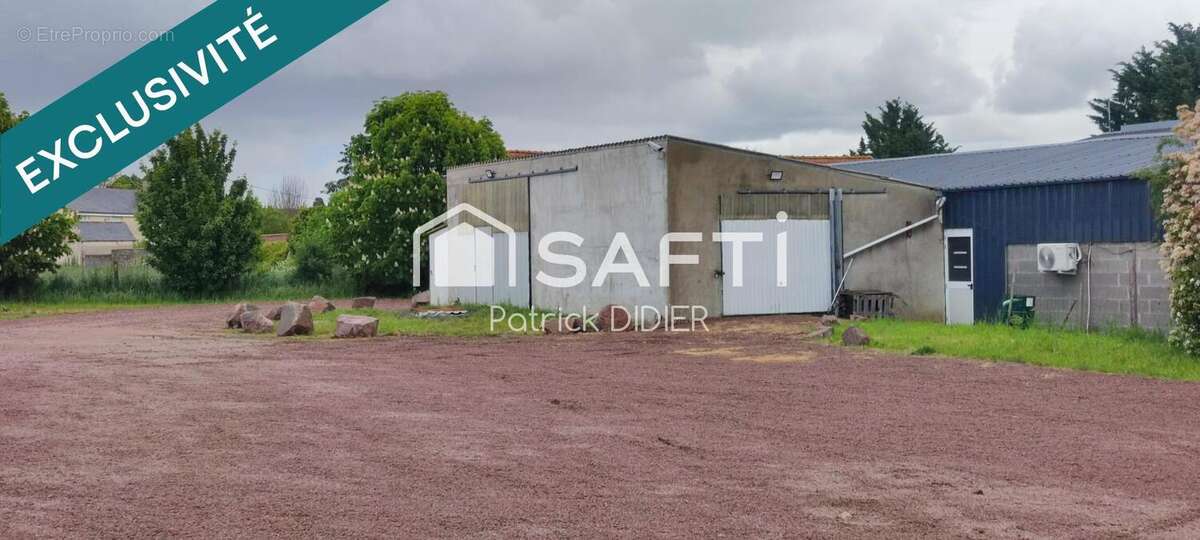 Commerce 29396 m² à Thouars  - photo 3
