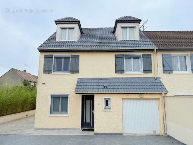 Maison à TREMBLAY-EN-FRANCE