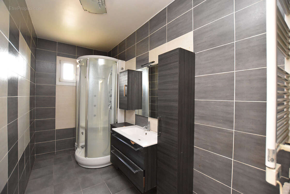 F3 de 75 m² avec garage, ascenseur et balcon - photo 8