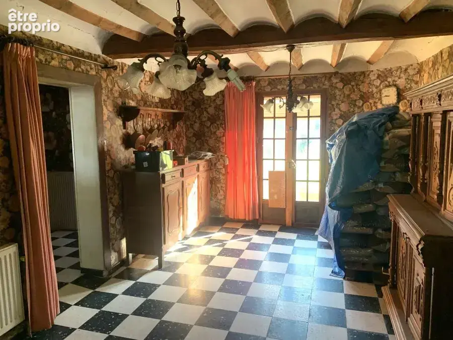 Centre du village, beau potentiel pour cette longère divisée en trois lots !! - photo 10
