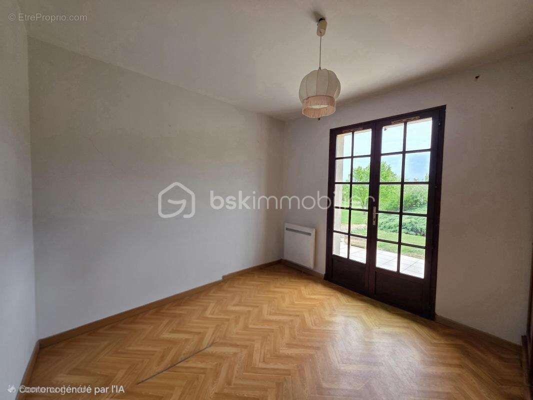 Maison à MONCAUT