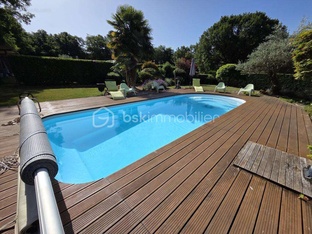 Magnifique Propriété de charme de 204m² à Chaulgnes avec Piscine et dépendances - photo 21