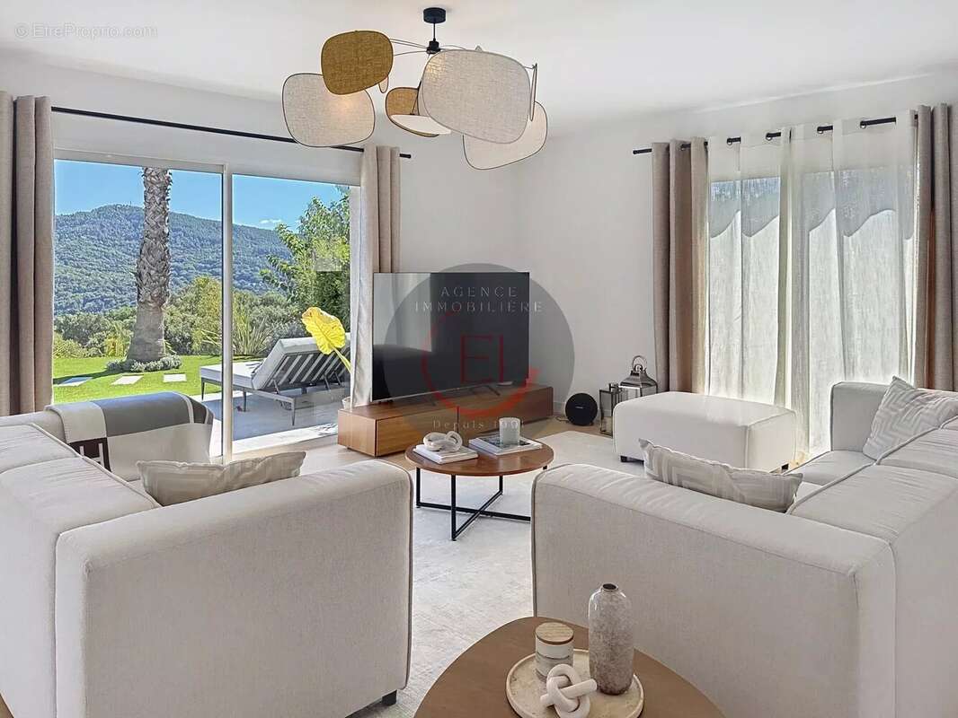 Maison à LES ADRETS-DE-L&#039;ESTEREL