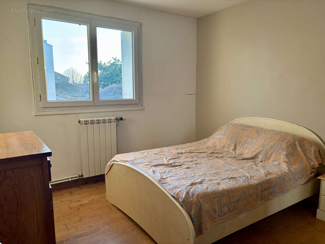 Maison à SAINT-LAURENT-DE-LA-PREE