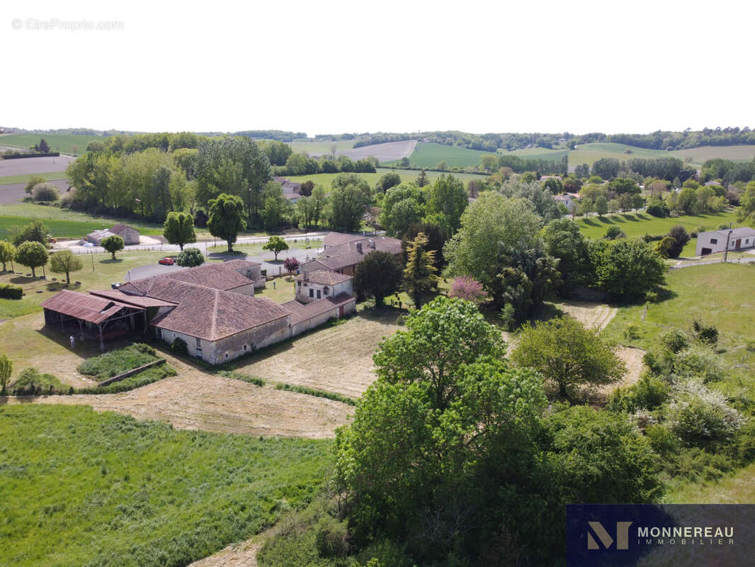 Ancienne ferme nombreuses dépendances sources et lavoir - photo 30