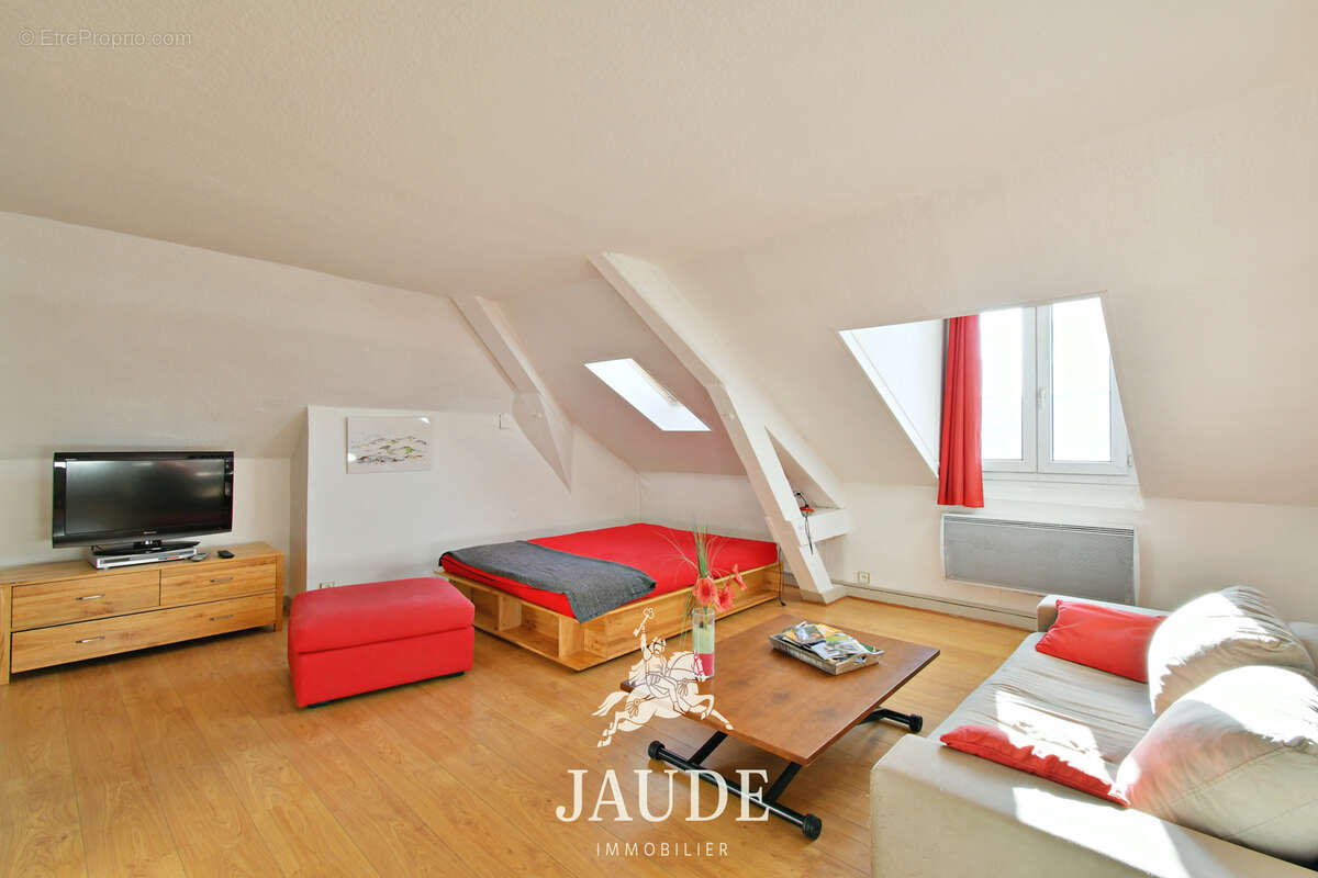 Appartement atypique et lumineux   64 m2 Carrez (85 m2 au sol)   Dernier étage avec ascenseur   Rue Blatin, - photo 5