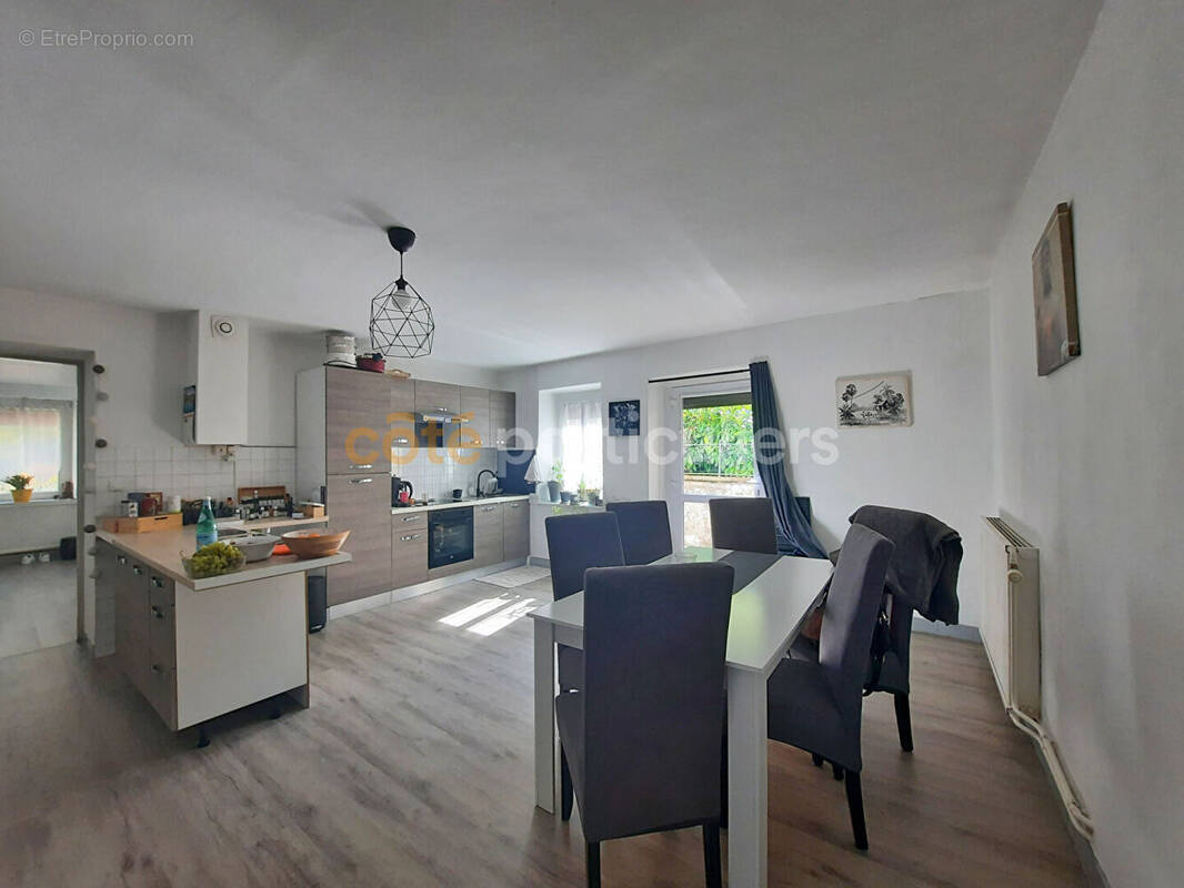 Appartement à SAMPANS