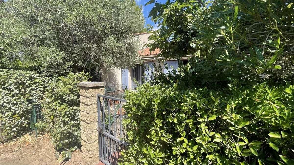 EXCLUSIVITE : Ensemble de deux villas avec jardin - photo 3