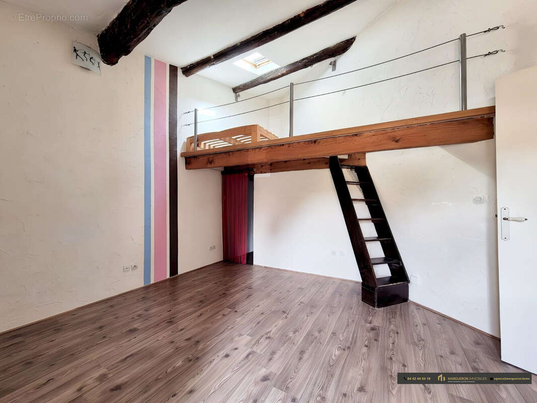 Maison à SAINT-MITRE-LES-REMPARTS