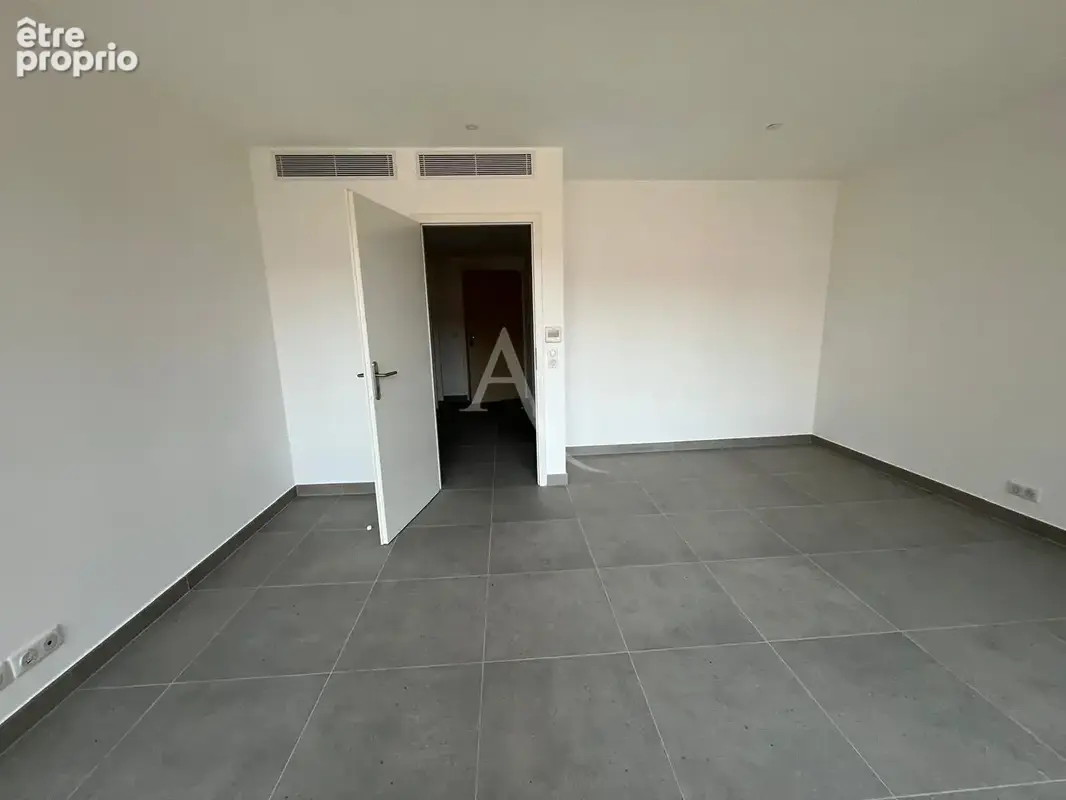 Grand studio à proximité immédiate de Cannes Banane, des commerces et des plages - photo 5