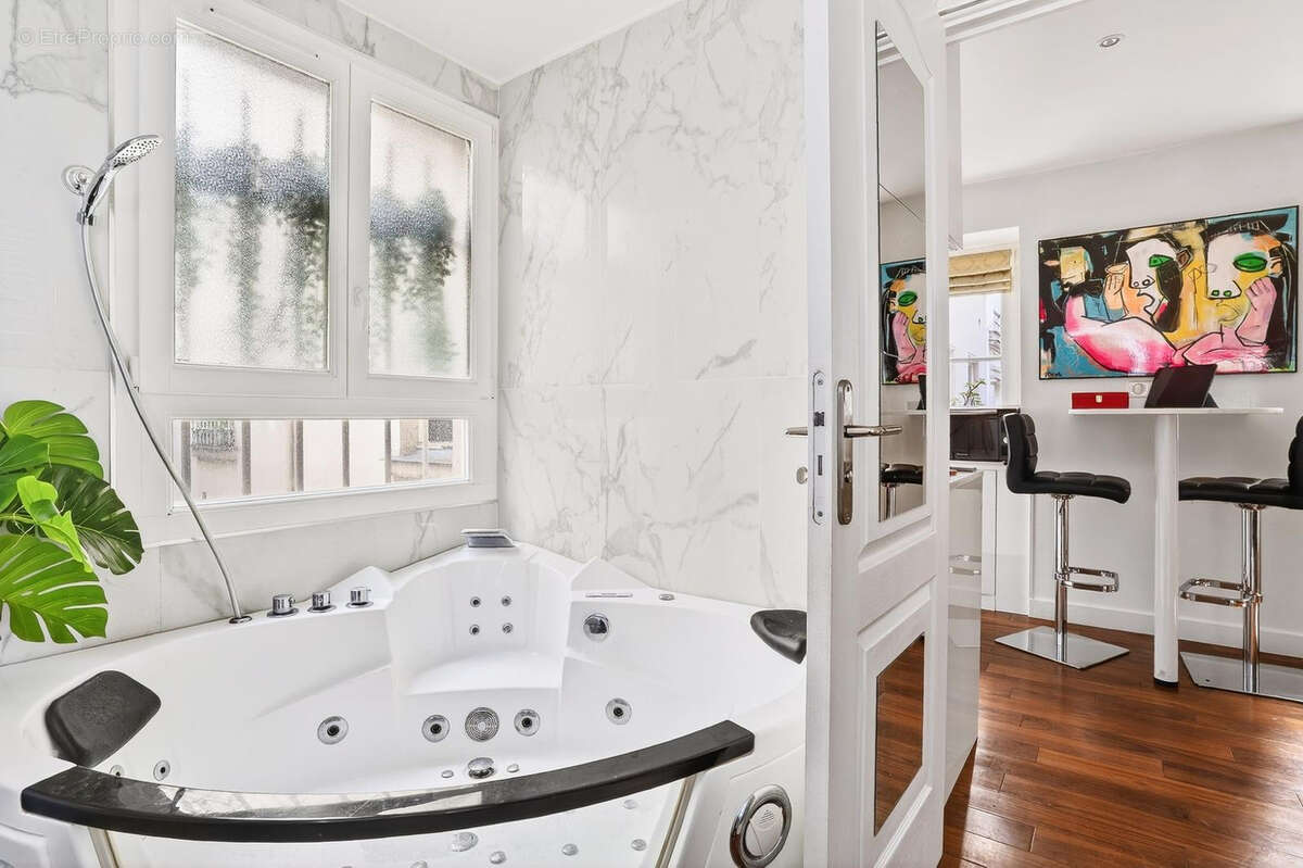 Appartement à PARIS-1E