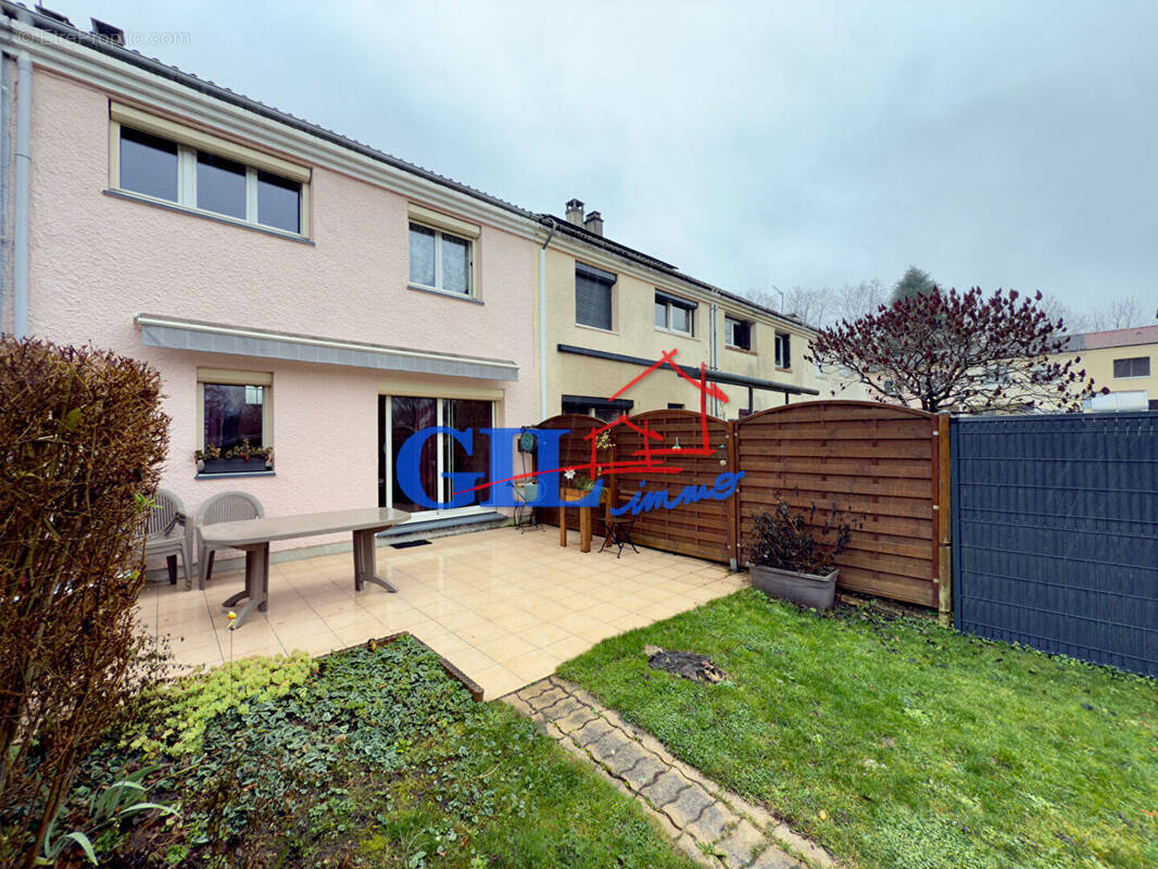 Maison à SAVIGNY-LE-TEMPLE