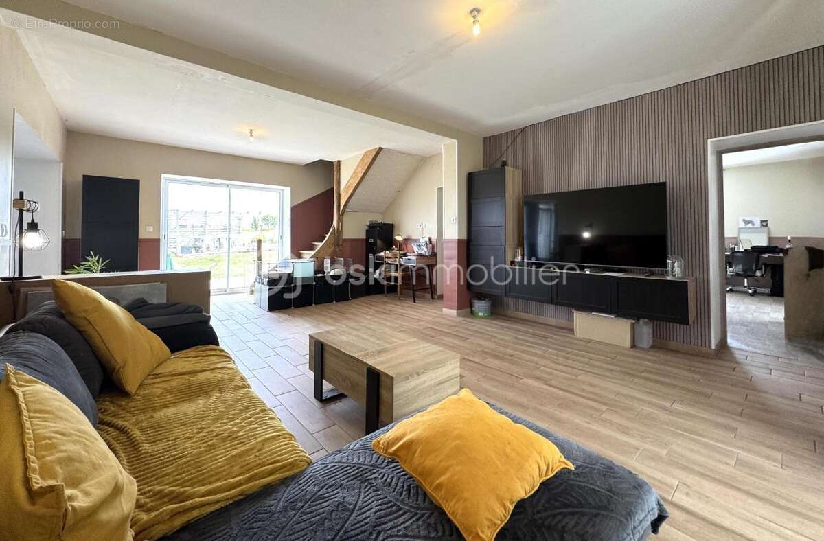 Maison à SAINT-GENGOULPH