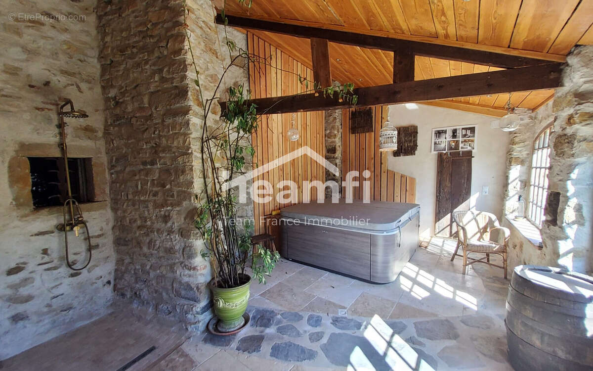 RDC Pièce détente Jaccuzi - Maison à SAINT-FLORENT-SUR-AUZONNET