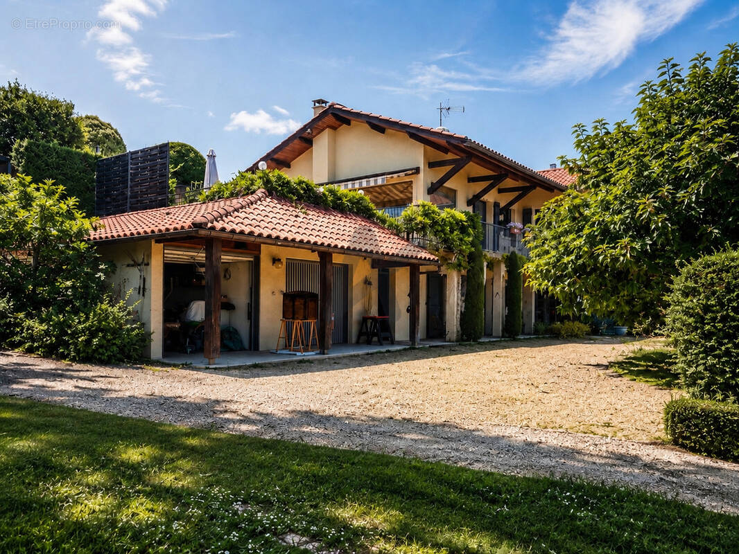 Moiré -Maison familiale avec piscine -vue exceptionnelle- - photo 1