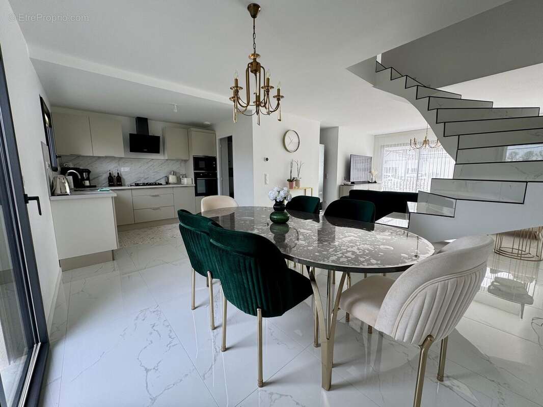 Maison à VERN-SUR-SEICHE