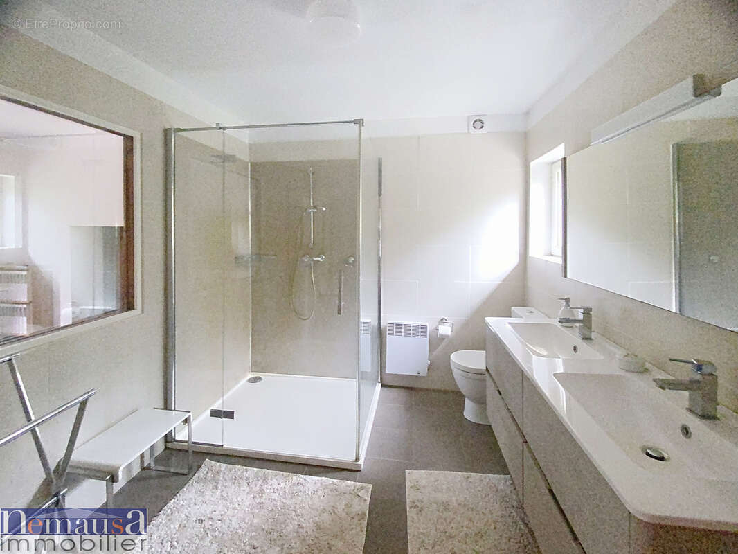 Maison à SAINT-LAURENT-DES-ARBRES