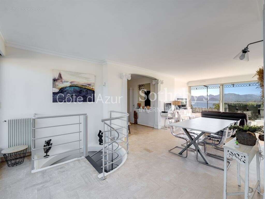 Penthouse duplex 4 pièces à Cannes Plages du Midi avec terrasse et vue mer - photo 4
