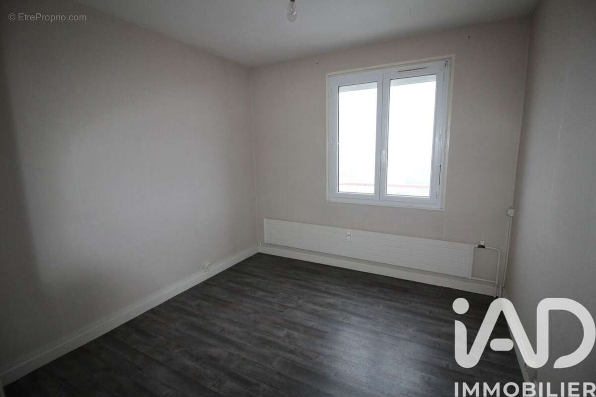 Photo 9 - Appartement à VARENNES-VAUZELLES