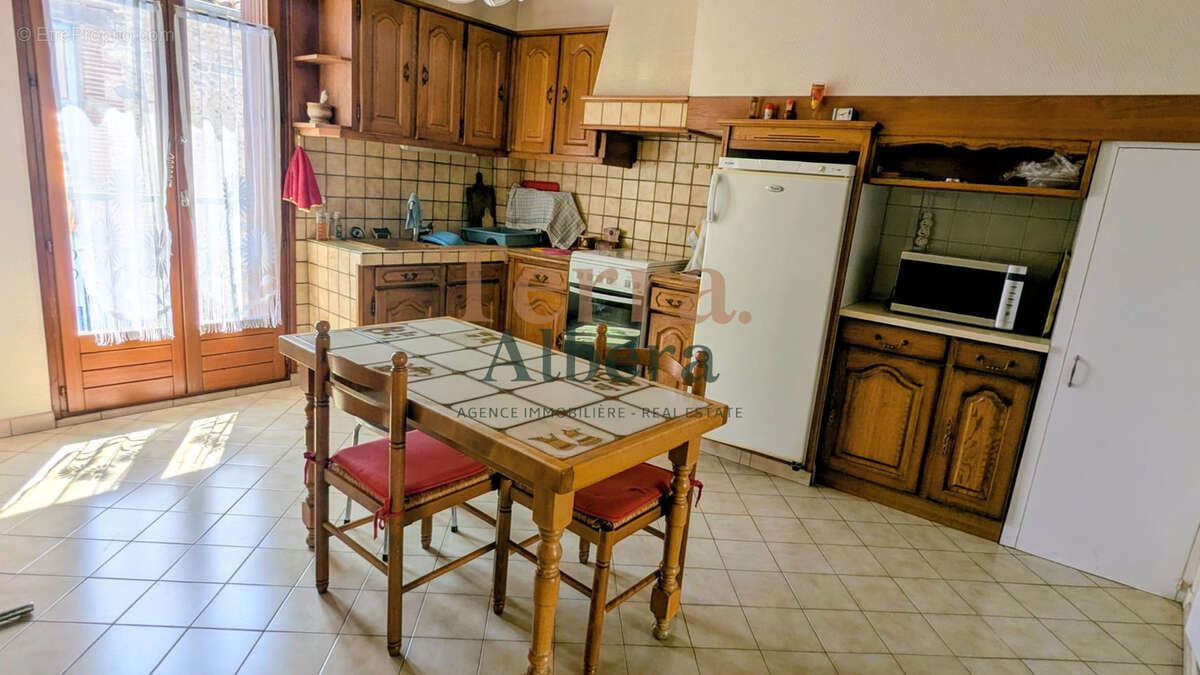 Authentique maison de village avec jardin constructible et beau potentiel - photo 8