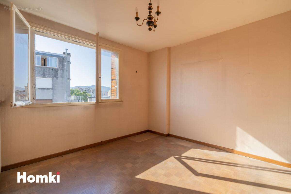 Appartement à MARSEILLE-4E