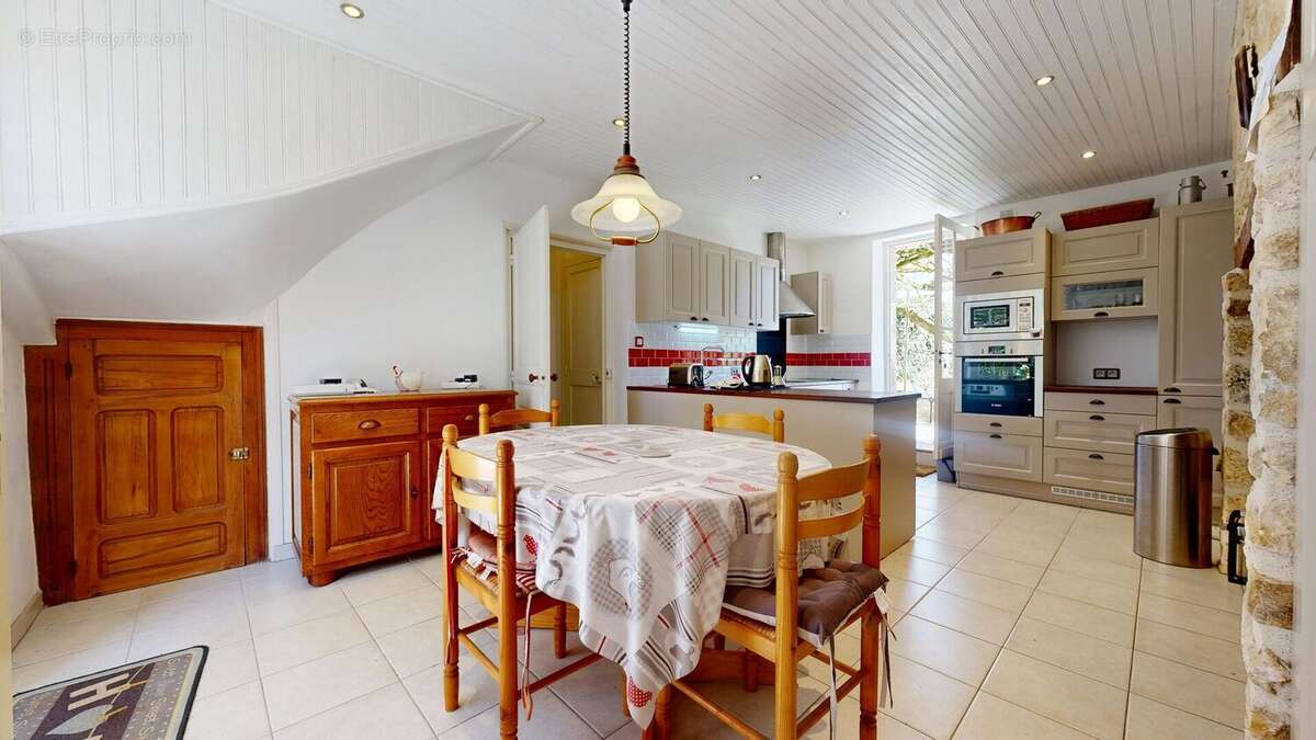 Cuisine Repas - Maison à COUX-ET-BIGAROQUE