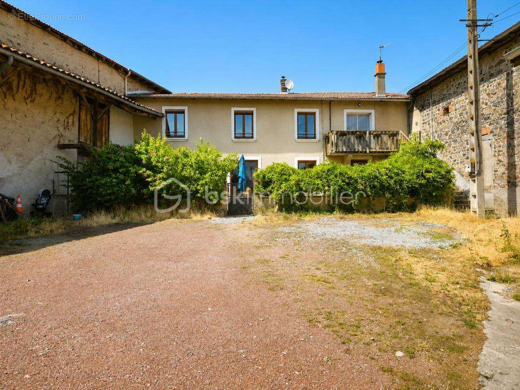 Corps de ferme de 210 m² avec appartement indépendant et plus de 440 m² de dépendances - photo 24