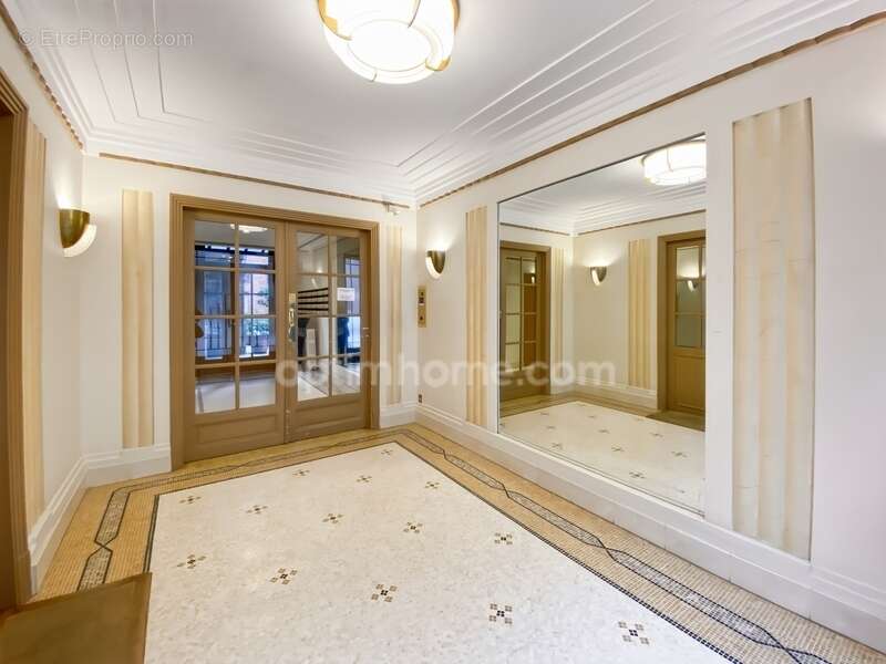 Appartement à PARIS-16E