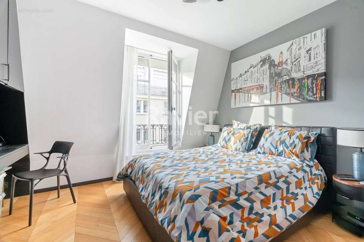 Appartement à PARIS-16E