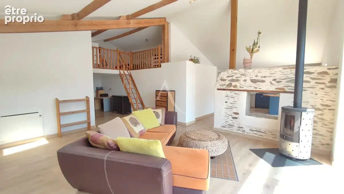 Grange rénovée avec terrain agricole à La Chapelle Hermier - photo 4