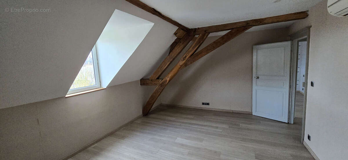 Maison à VILLENEUVE-L'ARCHEVEQUE