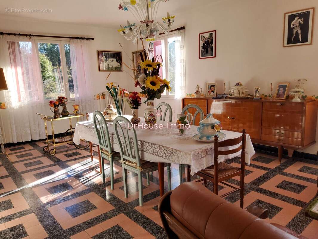 Maison à SAINT-JULIEN-LES-ROSIERS