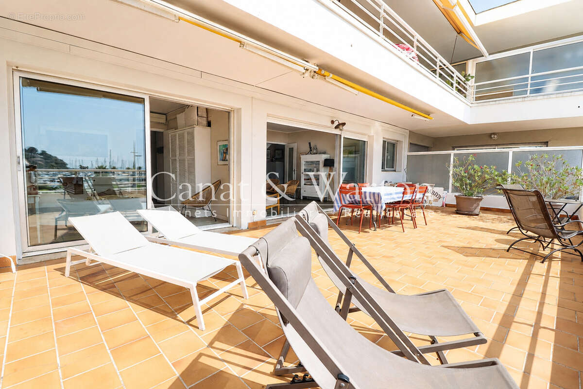 Front de mer à cavalaire: t 2 avec une vue panoramique & grande terrasse - photo 9