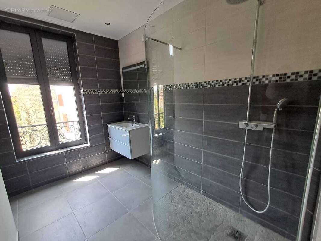 Maison 165 m² à Les Pavillons-Sous-Bois  - photo 9