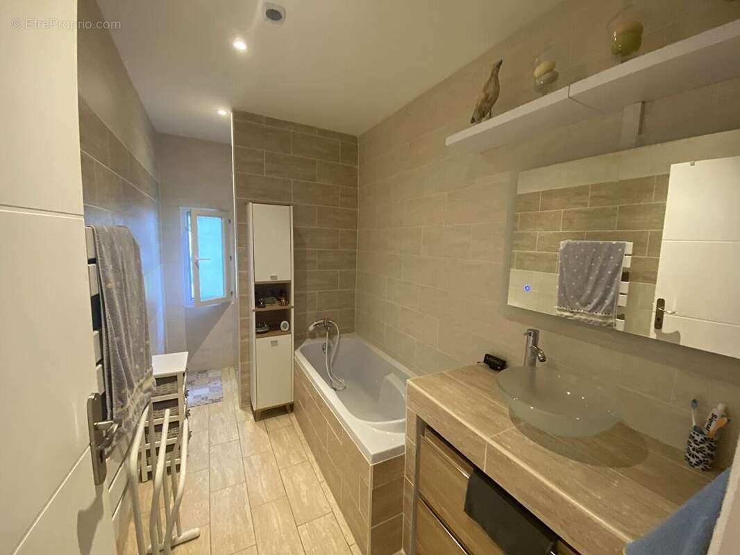 Maison à L'ISLE-SUR-LA-SORGUE