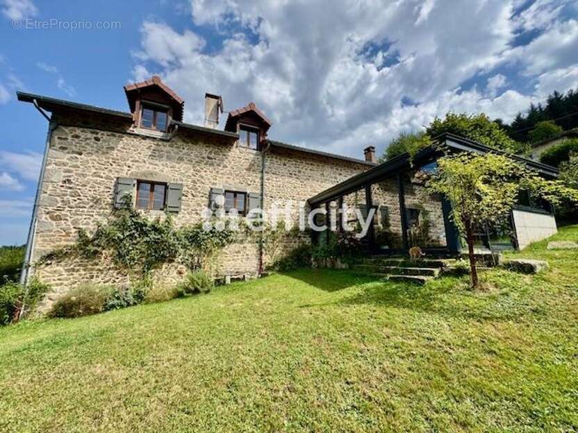 Maison à SAINT-REMY-SUR-DUROLLE