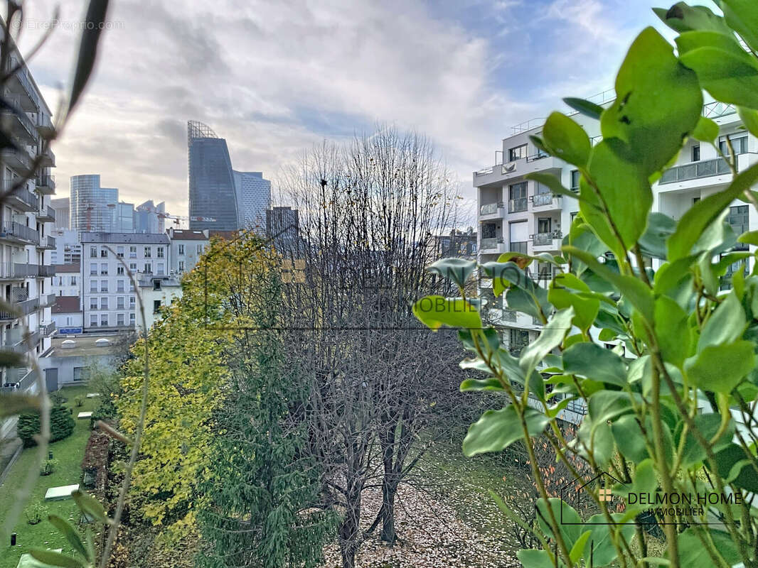 Appartement à COURBEVOIE