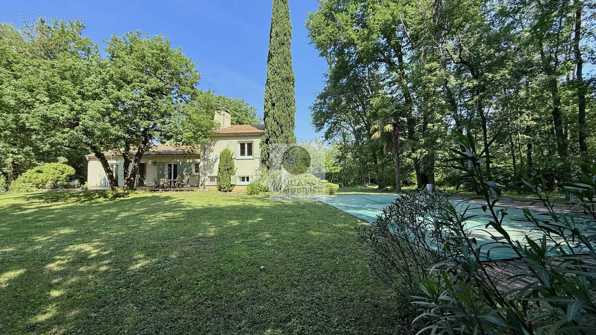 Maison à MONTELIER