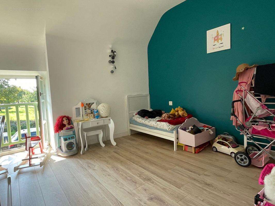 Maison à LA CHAPELLE-DE-BRAIN