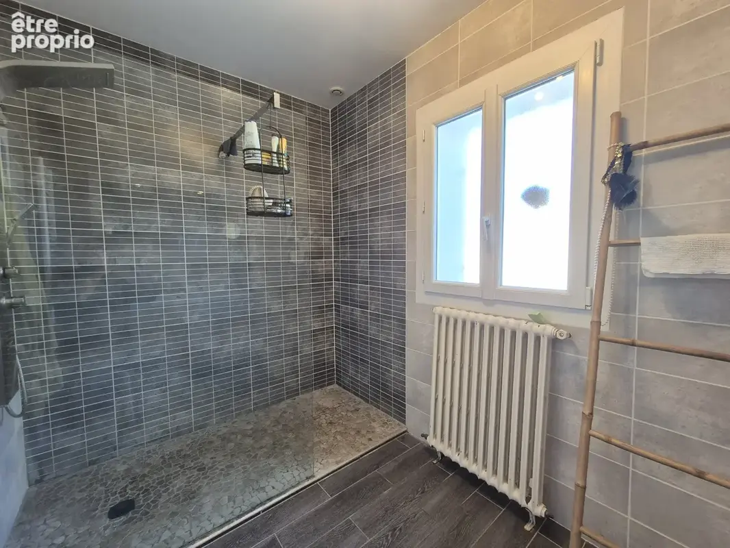 Maison familiale avec jardin, atelier et stationnement - photo 5