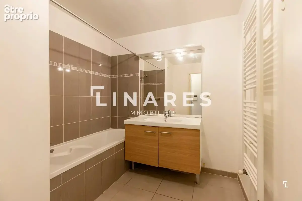 MASSILIA - Appartement T2 de 42m2 - Terrasse - Parking - 13006 - photo 10